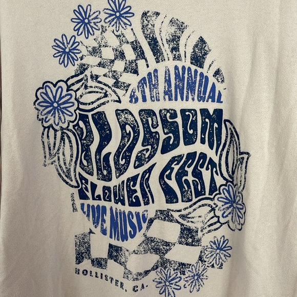 Hollister Flower Fest Sweatshirt 🌸 - Picture 4 of 4